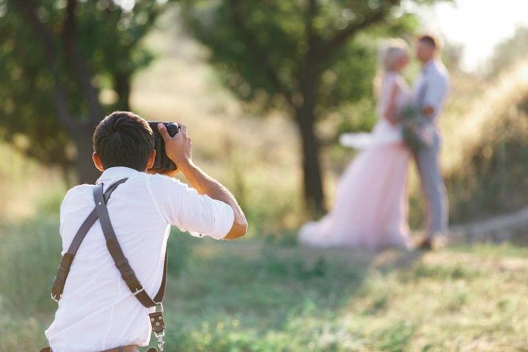 what-should-photographers-wear-at-weddings